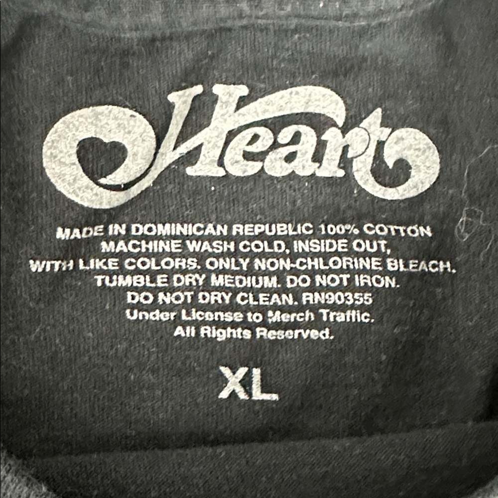 Heart Graphic Rock Concert Men's T-Shirt - Size XL - Picture 2 of 7